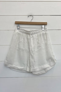 hilo bay shorts in white